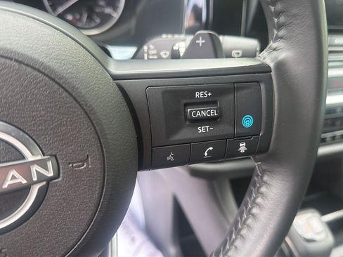 Used 2025 Nissan Pathfinder SV AWD/4WD image 21