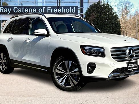 Used 2025 Mercedes-Benz GLB 250 4MATIC image 11