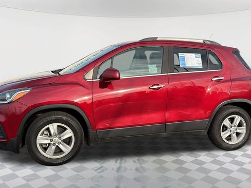 Used 2019 Chevrolet Trax LT w/ LT Convenience Package image 8