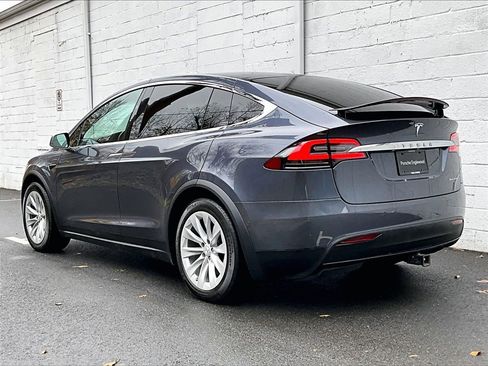 Used 2020 Tesla Model X Long Range image 3