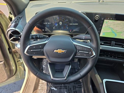 Certified 2025 Chevrolet Equinox LT w/ Safety and Technology Package FWD image 32
