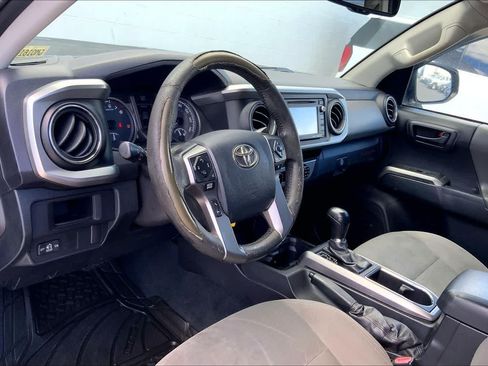 Used 2016 Toyota Tacoma SR5 RWD image 2