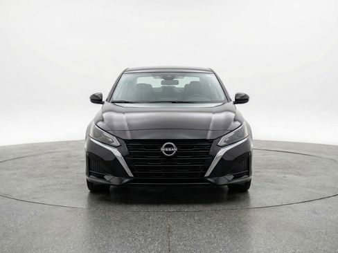 Used 2025 Nissan Altima 2.5 SV image 2