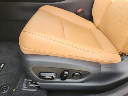 Used 2025 Lexus UX 300h FWD image 31