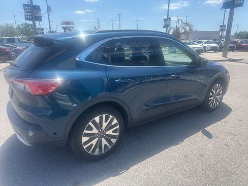 Used 2020 Ford Escape Titanium image 5