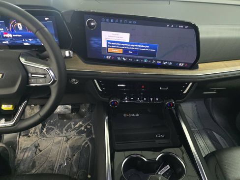 Used 2025 Chevrolet Tahoe High Country AWD/4WD image 9