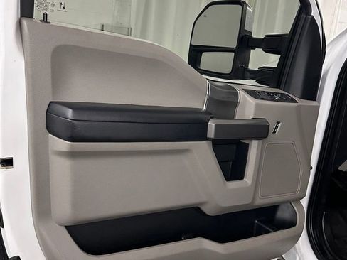 Used 2019 Ford F250 XLT w/ XLT Premium Package image 8