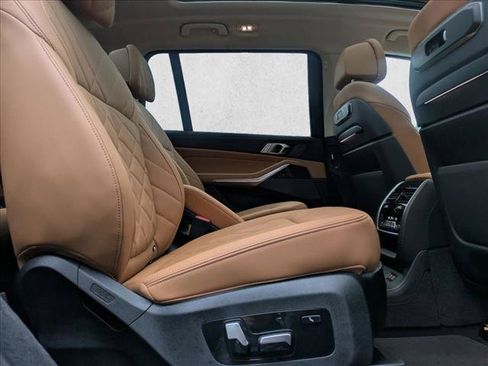 Used 2024 BMW X7 xDrive40i w/ Premium Package image 22