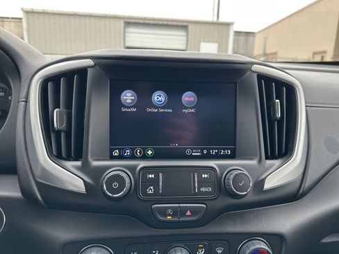 Used 2024 GMC Terrain SLT image 60