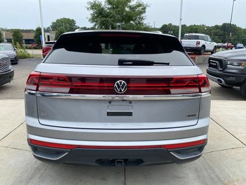 Used 2024 Volkswagen Atlas Cross Sport SE AWD/4WD image 4