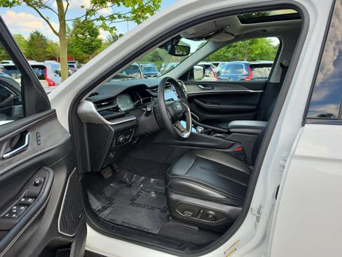 Used 2023 Jeep Grand Cherokee 4WD 4xe image 10