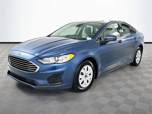 Certified 2019 Ford Fusion S image 3