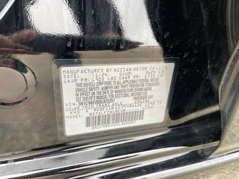 Used 2025 Nissan Versa SV image 28