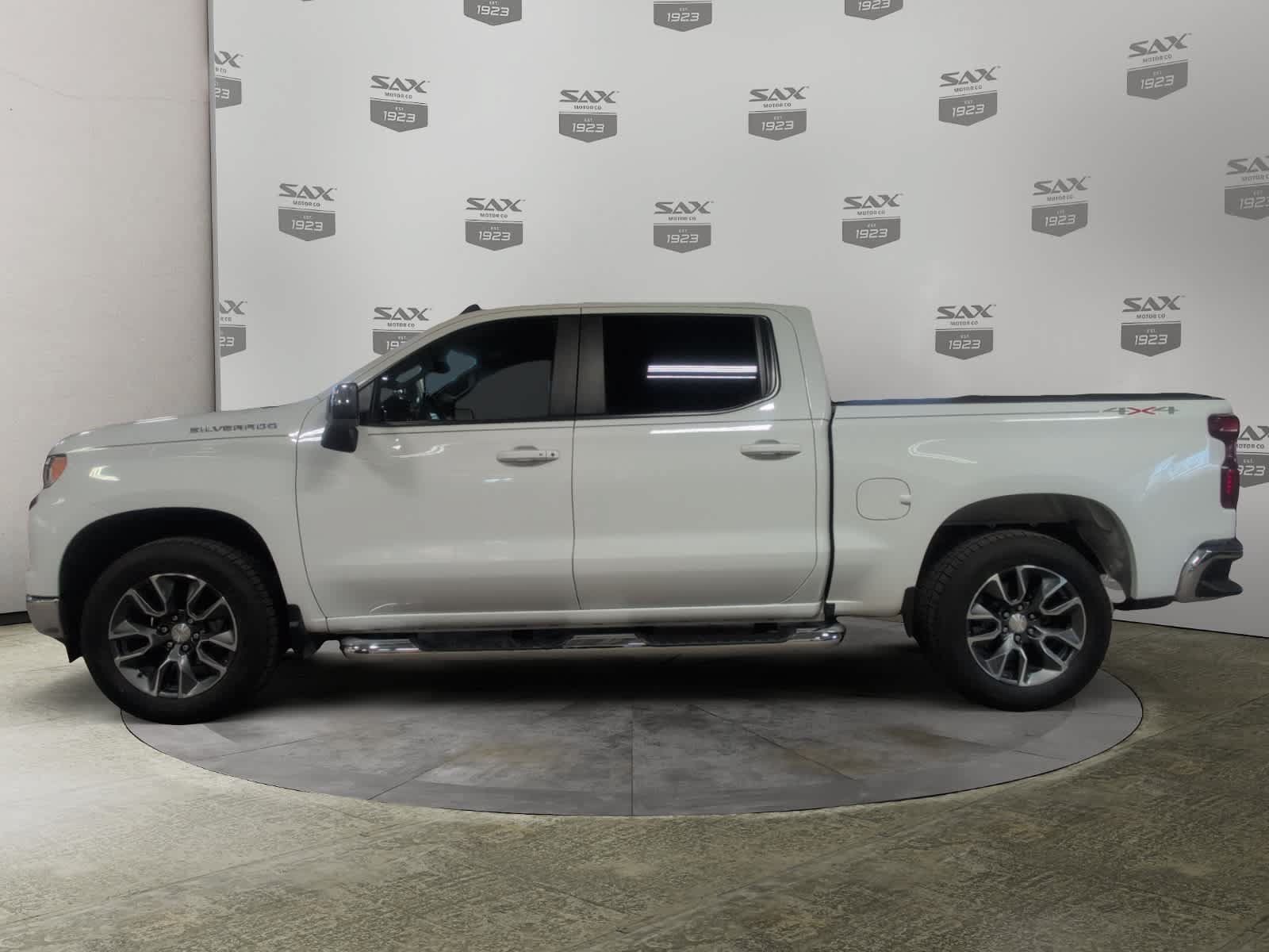 Used 2023 Chevrolet Silverado 1500 LT AWD/4WD image 2