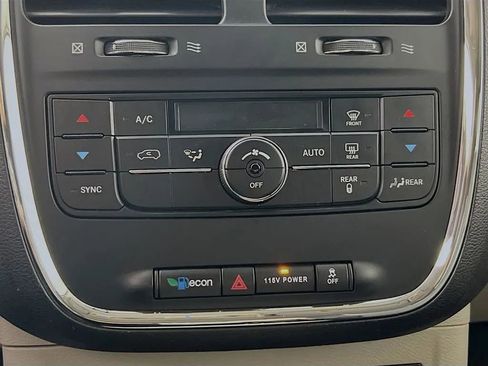 Used 2014 Chrysler Town & Country Touring image 16