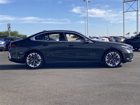 New 2025 BMW i5 xDrive40 w/ Premium Package image 5