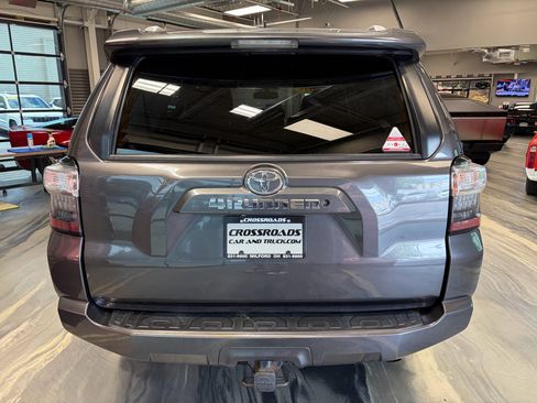 Used 2017 Toyota 4Runner SR5 AWD/4WD image 46