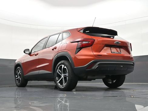 Used 2024 Chevrolet Trax RS w/ Driver Confidence Package image 30