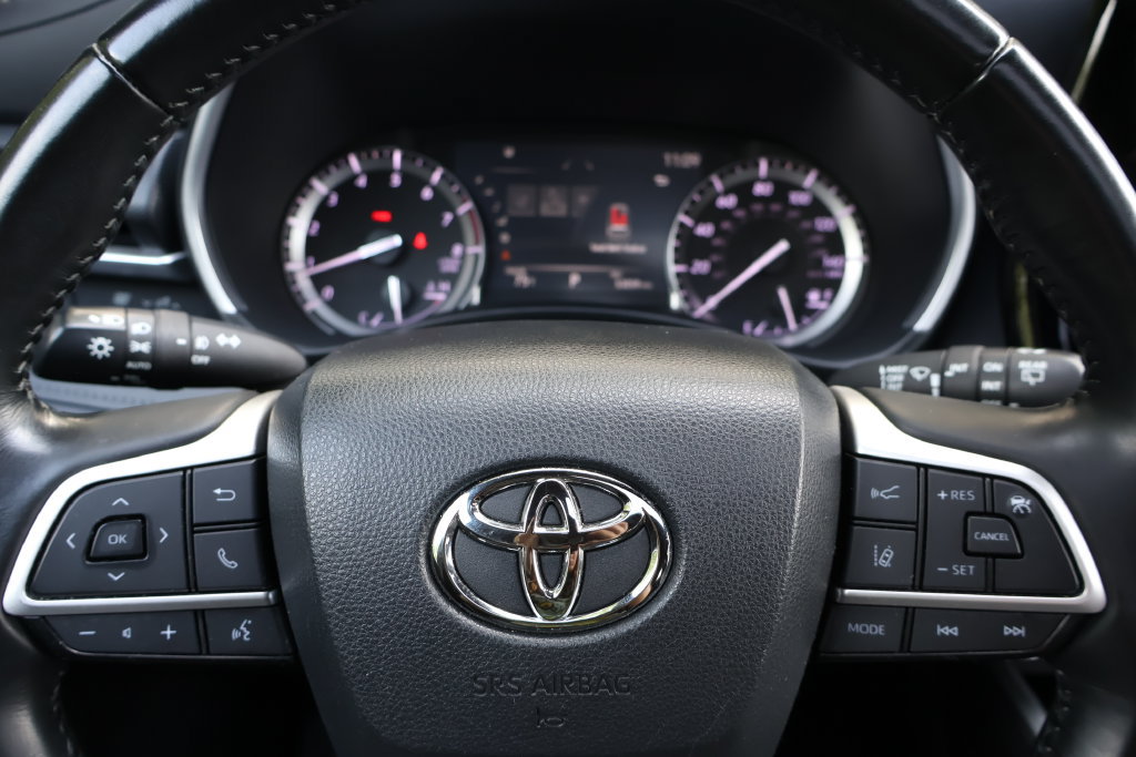 Used 2022 Toyota Highlander XSE FWD image 28