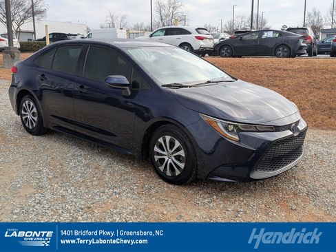 Used 2022 Toyota Corolla LE image 1