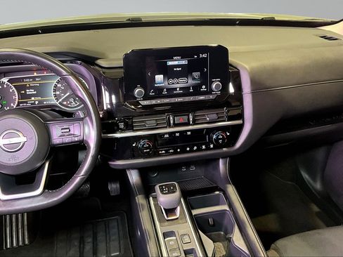 Used 2025 Nissan Pathfinder SV FWD image 10
