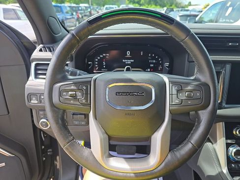 Used 2024 GMC Yukon Denali w/ Advanced Technology Package AWD/4WD image 12