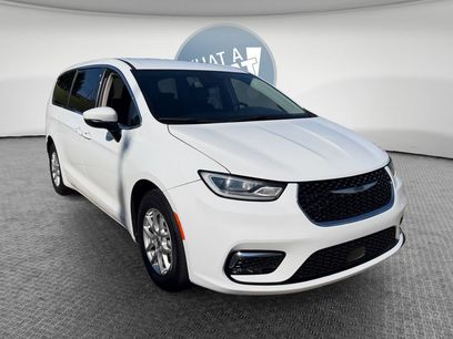 Used 2023 Chrysler Pacifica Touring-L