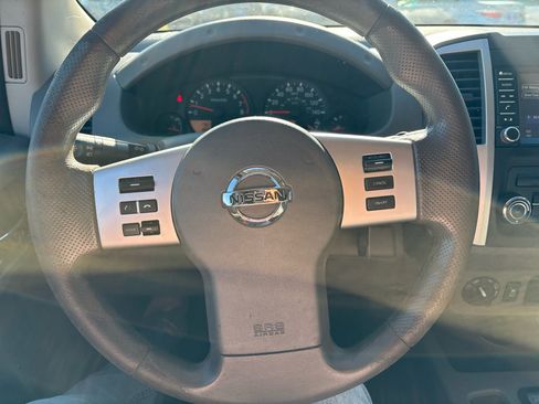 Used 2019 Nissan Frontier SV image 15