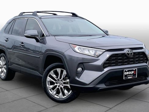 Used 2021 Toyota RAV4 XLE Premium FWD image 3