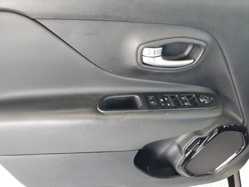 Used 2020 Jeep Renegade Altitude AWD/4WD image 14
