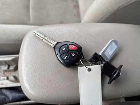 Used 2013 Toyota Corolla LE image 21