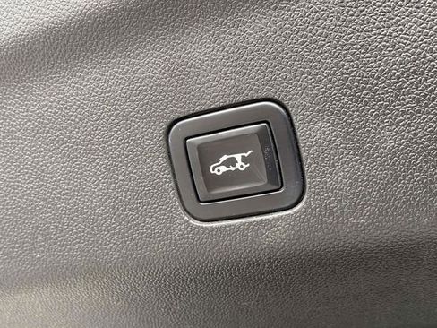 Used 2023 Chevrolet Suburban High Country AWD/4WD image 11