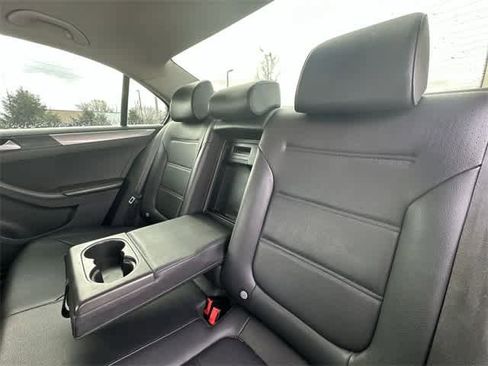 Used 2017 Volkswagen Jetta SE image 17