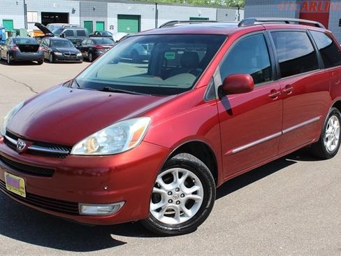 Used 2005 Toyota Sienna XLE AWD/4WD image 2
