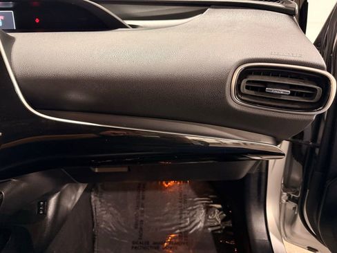 Used 2017 Toyota Prius Four w/ Premium Convenience Package image 33