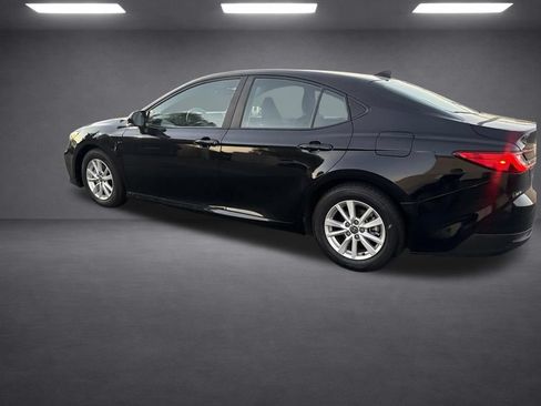 Used 2025 Toyota Camry LE FWD image 22