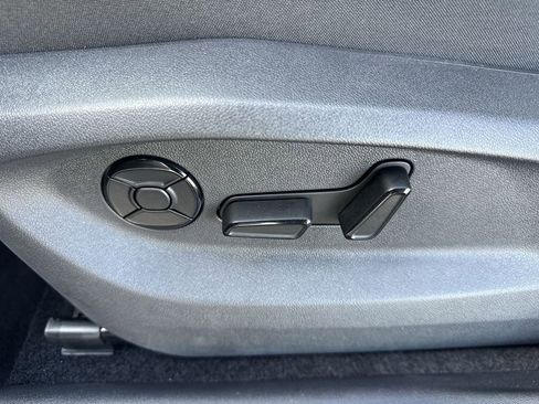 New 2026 Volkswagen Tiguan SE image 12