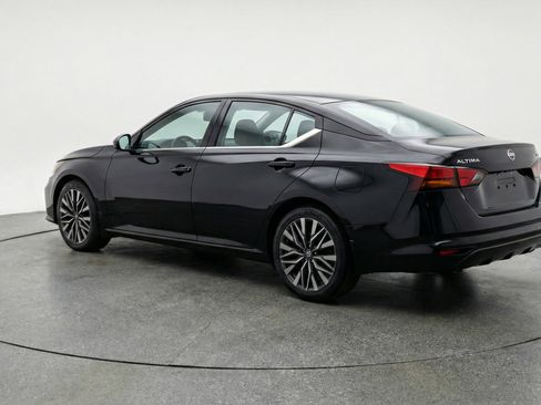 Used 2025 Nissan Altima 2.5 SV FWD image 6