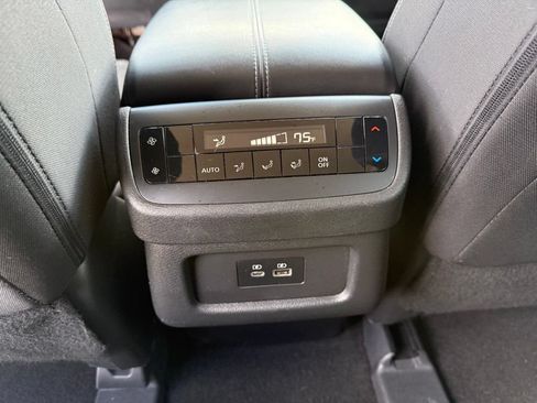 Used 2023 Nissan Pathfinder SV AWD/4WD image 15