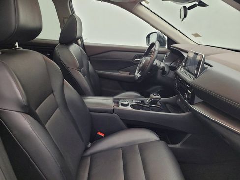 Used 2022 Nissan Rogue SV w/ SV Premium Package image 21