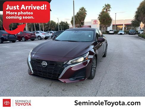 Used 2024 Nissan Altima 2.5 SV w/ SV Premium Package FWD image 1