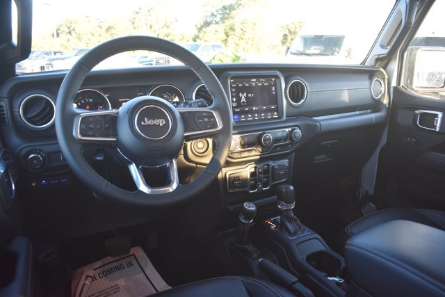 Used 2023 Jeep Wrangler Unlimited Sahara AWD/4WD image 18