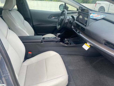 Used 2025 Toyota Prius Limited FWD image 32