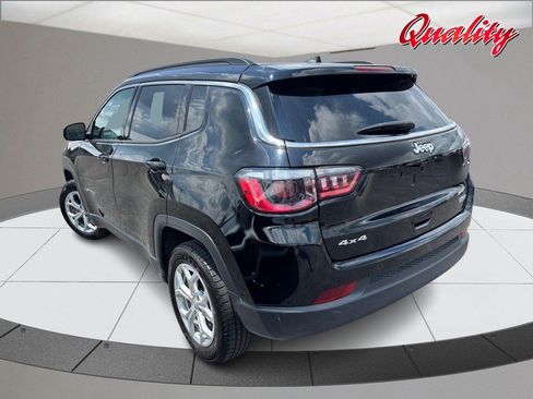 Used 2024 Jeep Compass Latitude AWD/4WD image 5