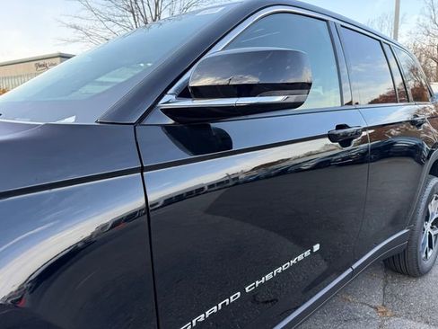 New 2025 Jeep Grand Cherokee Limited w/ MOPAR Finishing Package image 4