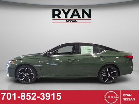 New 2026 Nissan Altima 2.5 SR w/ SR Premium Package AWD/4WD image 2