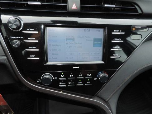 Used 2020 Toyota Camry LE FWD image 20