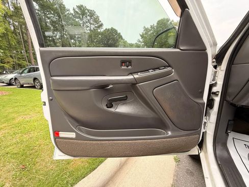 Used 2005 Chevrolet Silverado 1500 LS w/ Light Duty Power Package AWD/4WD image 15