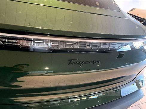 Used 2025 Porsche Taycan image 37