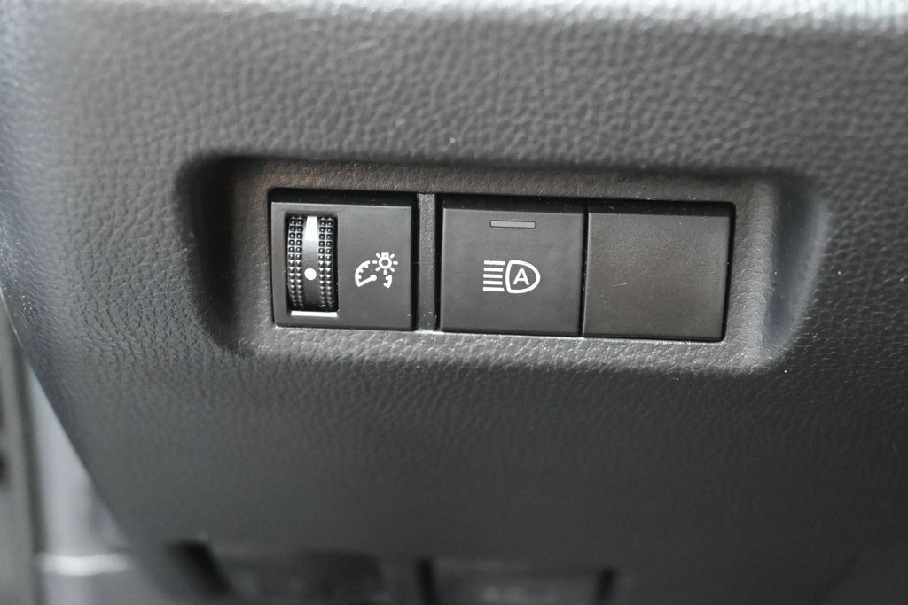 Used 2021 Toyota RAV4 XLE AWD/4WD image 15